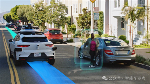 全球首例!Robotaxi与机器人街头相撞 沉默一分钟淡定离场