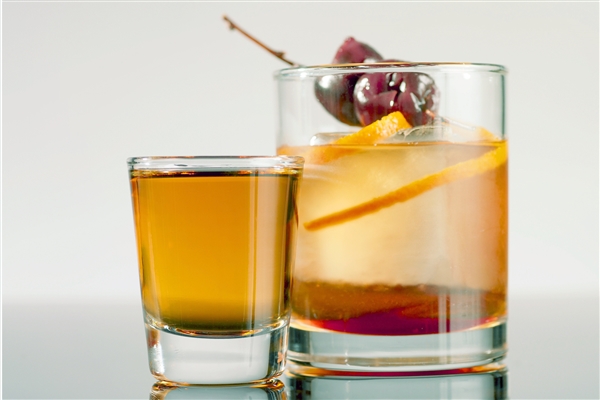 趁早戒酒!小心喝酒后出现“2黄4痛”