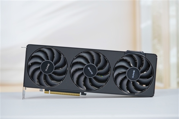 最强锐炫B570!蓝戟锐炫B570 Photon 10GB显卡图赏