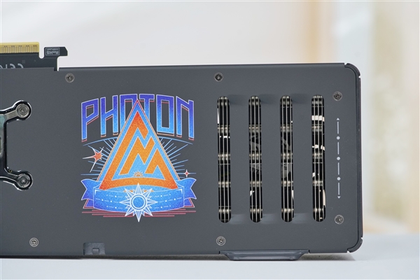 最强锐炫B570!蓝戟锐炫B570 Photon 10GB显卡图赏