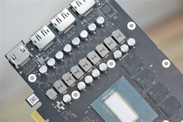 最强锐炫B570!蓝戟锐炫B570 Photon 10GB显卡图赏
