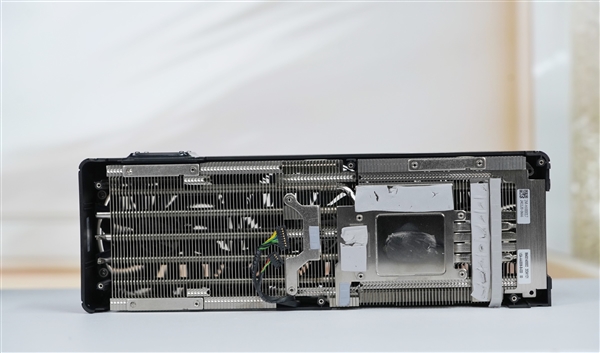最强锐炫B570!蓝戟锐炫B570 Photon 10GB显卡图赏