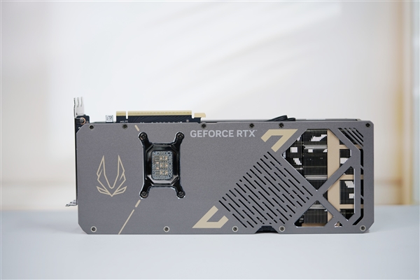 几何秩序美!索泰RTX 5080 16GB SOLID OC显卡图赏