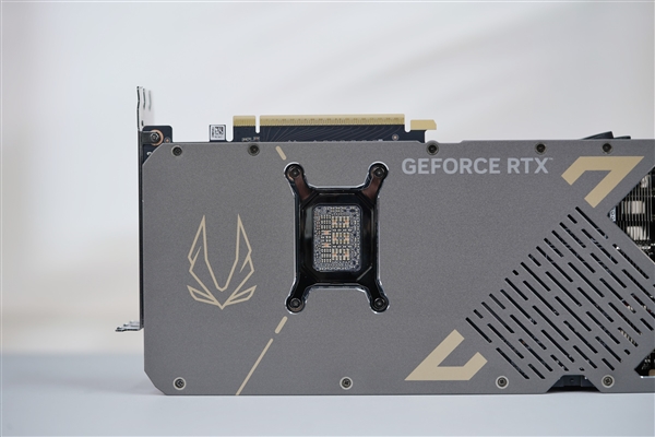 几何秩序美!索泰RTX 5080 16GB SOLID OC显卡图赏