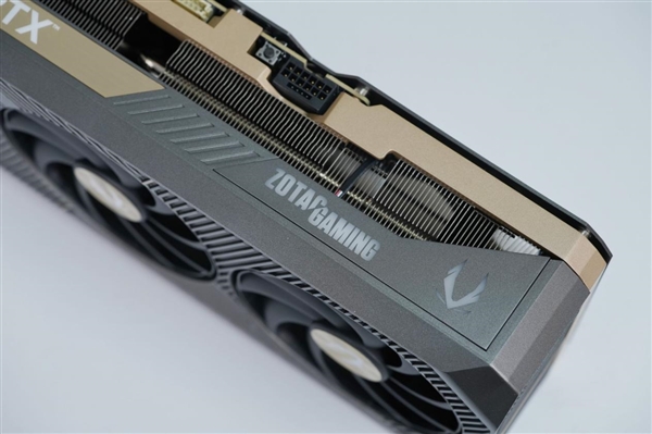 几何秩序美!索泰RTX 5080 16GB SOLID OC显卡图赏