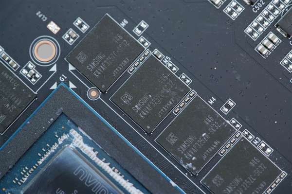 几何秩序美!索泰RTX 5080 16GB SOLID OC显卡图赏
