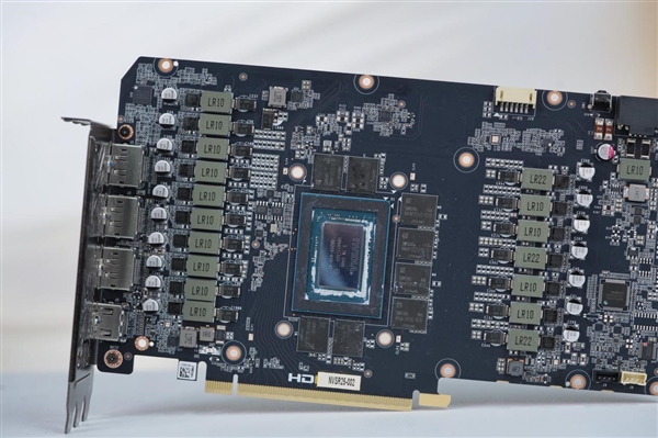 几何秩序美!索泰RTX 5080 16GB SOLID OC显卡图赏
