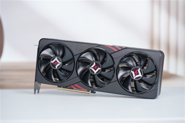 经典的红黑配色!耕升RTX 5080追风OC显卡图赏