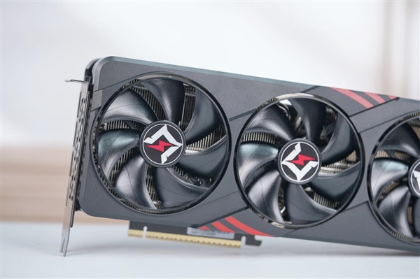 经典的红黑配色!耕升RTX 5080追风OC显卡图赏