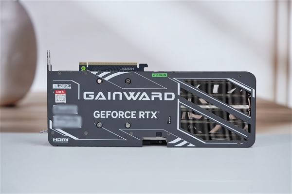 经典的红黑配色!耕升RTX 5080追风OC显卡图赏