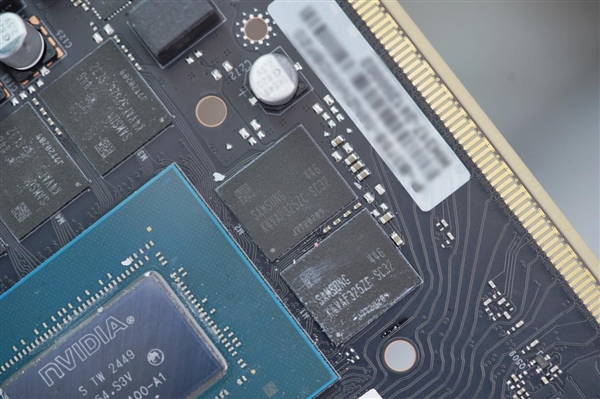 经典的红黑配色!耕升RTX 5080追风OC显卡图赏