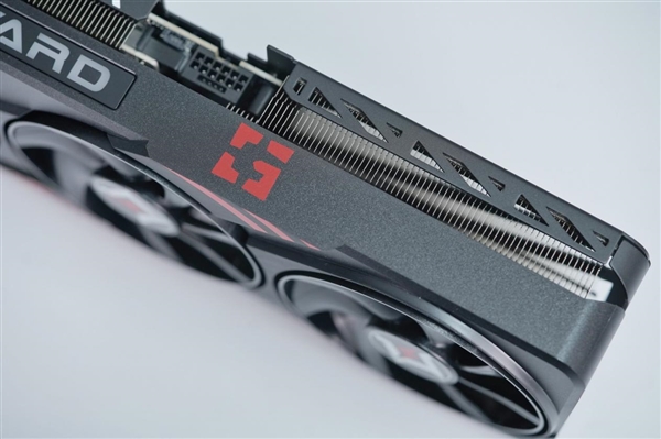 经典的红黑配色!耕升RTX 5080追风OC显卡图赏