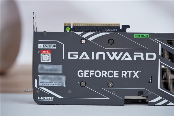 经典的红黑配色!耕升RTX 5080追风OC显卡图赏