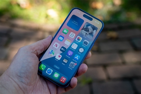 iPhone卖不动了!郭明錤称Apple智能效果不显著