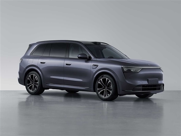 40万级最强SUV 问界M8实车谍照曝光：内饰比M9更好了
