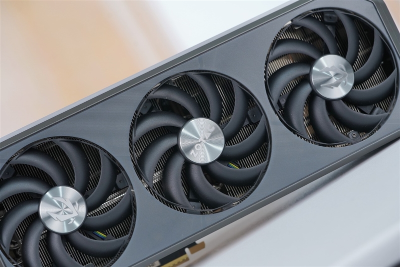 最高频率近3.3GHz!索泰RTX 5080 AMP EXTREME INFINITY评测:超频后与RTX 4090相去不远