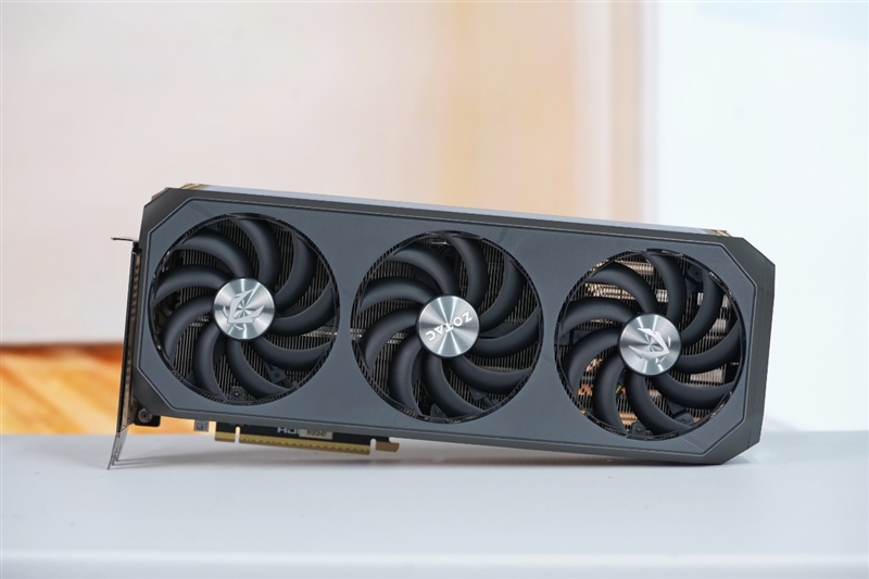 最高频率近3.3GHz!索泰RTX 5080 AMP EXTREME INFINITY评测:超频后与RTX 4090相去不远