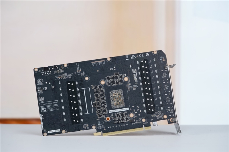 最高频率近3.3GHz!索泰RTX 5080 AMP EXTREME INFINITY评测:超频后与RTX 4090相去不远