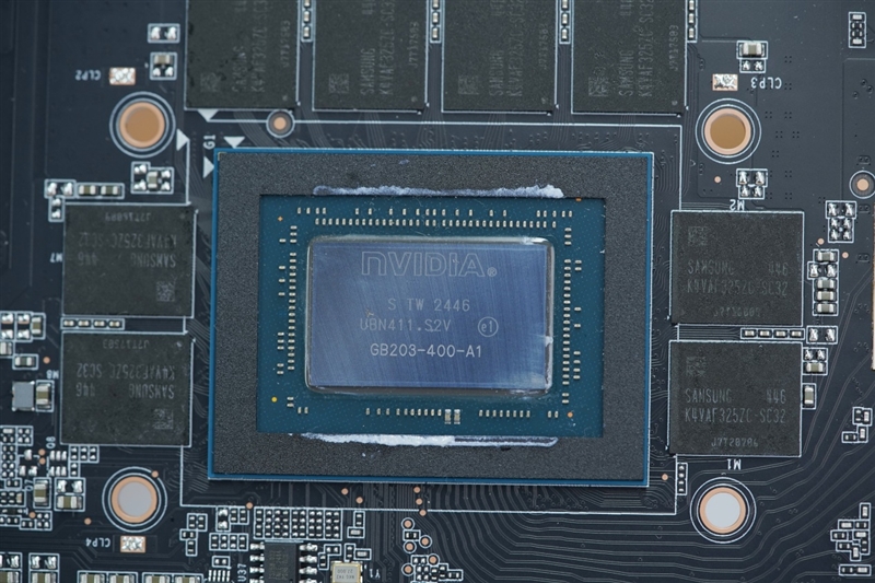 最高频率近3.3GHz!索泰RTX 5080 AMP EXTREME INFINITY评测:超频后与RTX 4090相去不远