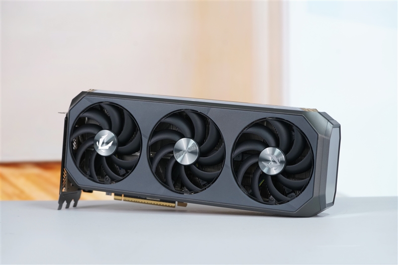 最高频率近3.3GHz!索泰RTX 5080 AMP EXTREME INFINITY评测:超频后与RTX 4090相去不远