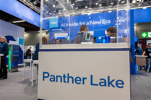首发18A工艺!Intel Panther Lake酷睿Ultra 300近距离首秀:明年再见?