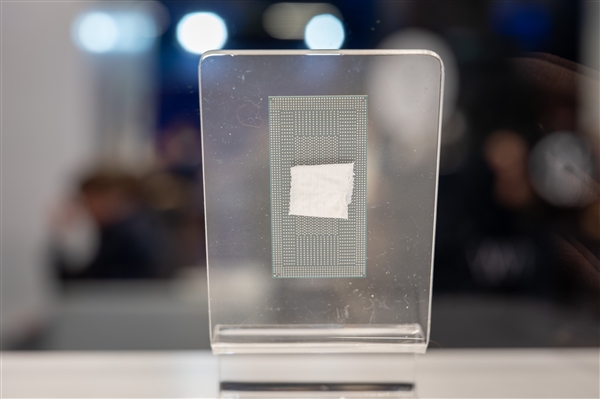 首发18A工艺!Intel Panther Lake酷睿Ultra 300近距离首秀:明年再见?