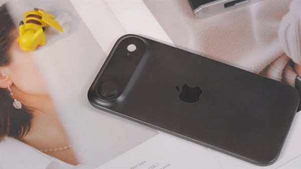 iPhone 17 Air最新机模出炉：5.5mm超薄 仅iPhone 17 Pro一半