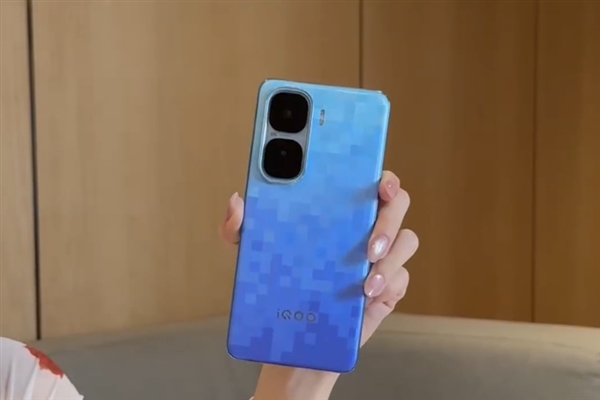 一图读懂iQOO Neo10 Pro+:骁龙8至尊版+2K直屏 2379.15元杀疯了
