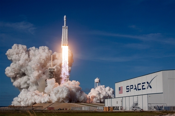 马斯克的“火星速度”代价：SpaceX星舰基地工伤率达行业6倍