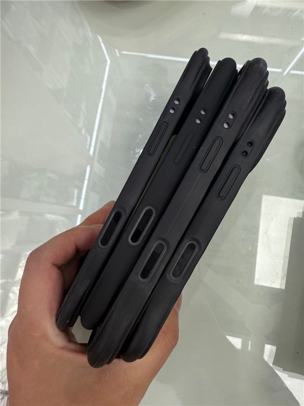 苹果打造!iPhone 17系列官方保护壳首次曝光