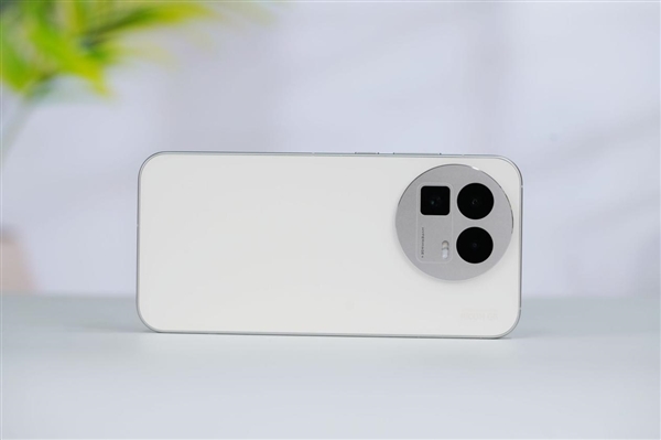 全球首发理光GR影像！真我GT8 Pro图赏