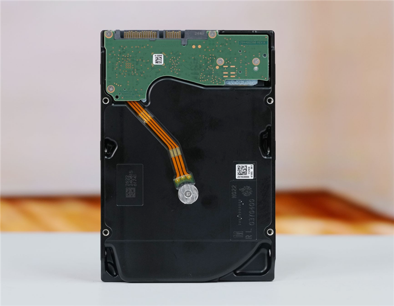 HAMR与CMR加持的稳定可靠企业级硬盘!希捷银河Exos M 30TB评测:读取逼近300MB/s