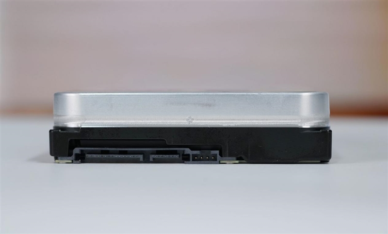 HAMR与CMR加持的稳定可靠企业级硬盘!希捷银河Exos M 30TB评测:读取逼近300MB/s