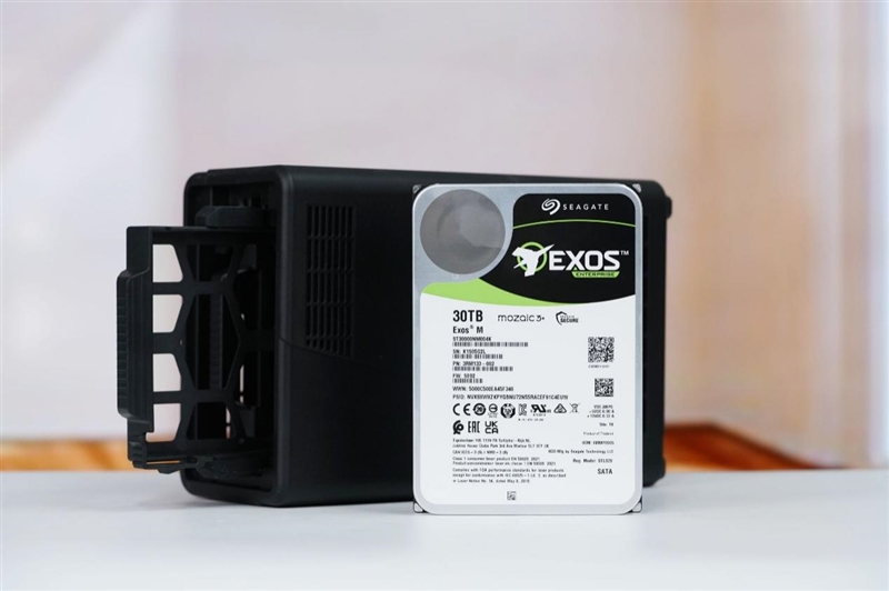 HAMR与CMR加持的稳定可靠企业级硬盘!希捷银河Exos M 30TB评测:读取逼近300MB/s