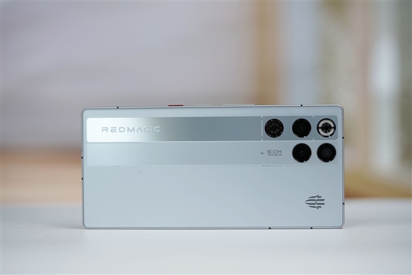 内置24000转/分钟风扇！红魔11 Pro图赏