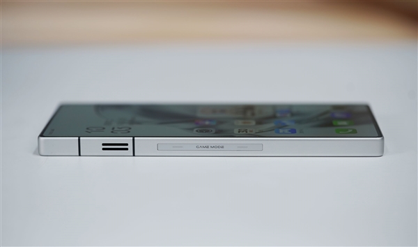 内置24000转/分钟风扇！红魔11 Pro图赏