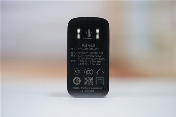 内置24000转/分钟风扇！红魔11 Pro图赏