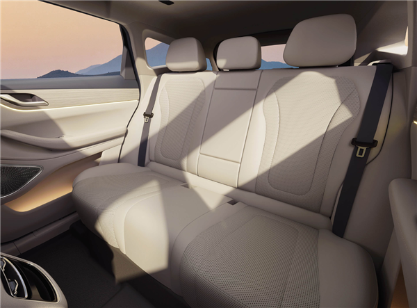 猎鹰700驾驶辅助上车！星途ET5增程版上市：13.49万起