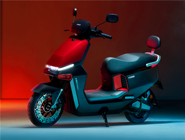 爱玛电动车:新国标车不能带小孩系非主流产品 我们的可以