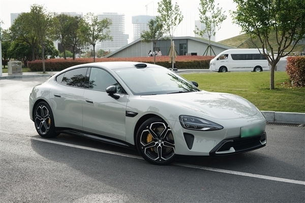 福特CEO又赞小米SU7:中国的苹果 像保时捷Taycan!