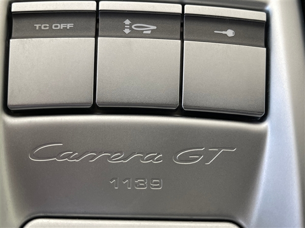 688万起 困在广州展厅里的保时捷卡雷拉GT要拍卖了:无法上牌