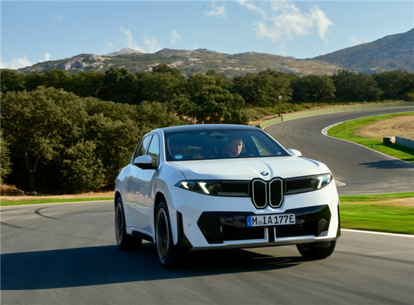 去欧洲试了宝马iX3 真给我开爽了！