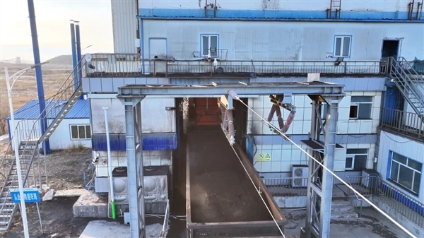 见识见识超长的火车“灯泡线”：时速只有1公里