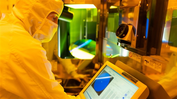 JEDEC制定全新内存标准SPHBM4：秒杀DDR5/GDDR7 逼近HBM4