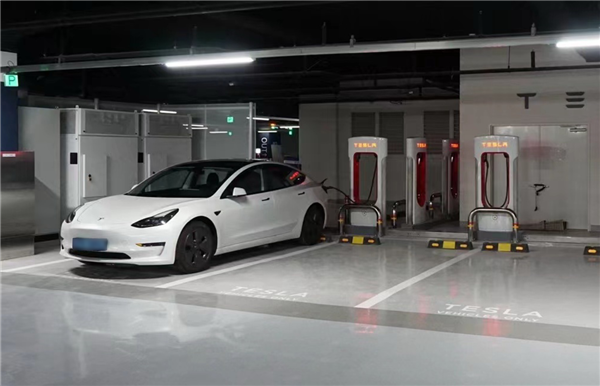 新能源车禁止入地库！你支持吗？山西一小区物业禁新能源车入地库