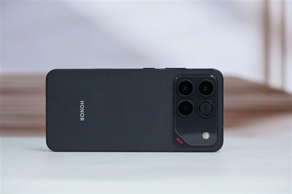 全球首发10000mAh电池！荣耀WIN图赏