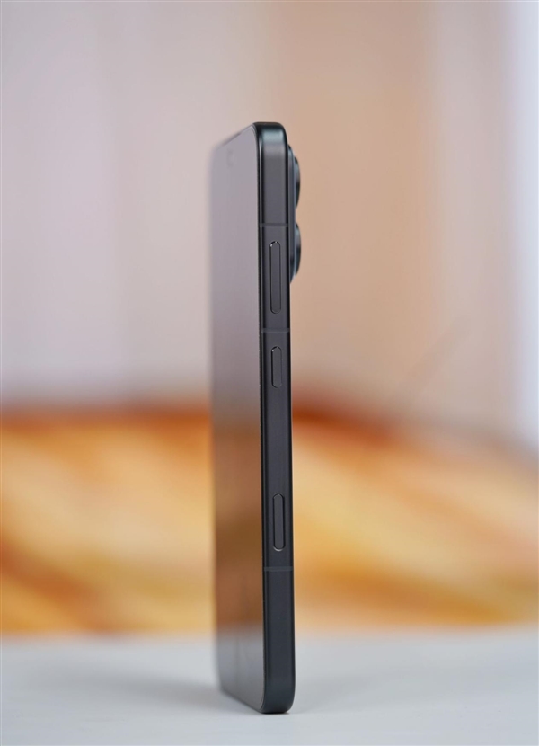 全球首发10000mAh电池！荣耀WIN图赏