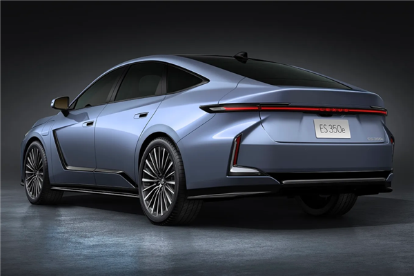 “公路闪电”雷克萨斯ES终于换代 但我觉得不如丰田