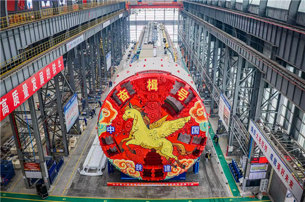 挖通长江！重约3800吨的国内超大直径盾构机“奋楫号”下线
