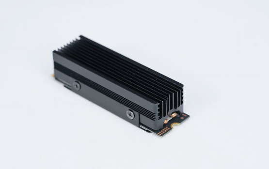 还有比它更强的OEM固态吗！长江存储PC550 1TB评测：不用散热片也能满速的PCIe 5.0 SSD